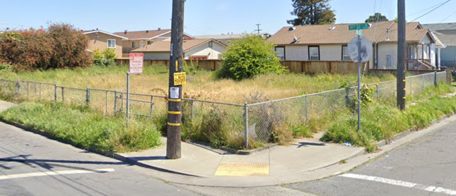 View of the vacant lot at Bush Ave and 17th St
